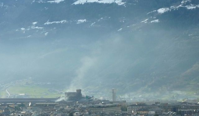 Mal’Aria – Edizione speciale  Aosta guadagna la sufficienza sugli inquinanti legati al traffico e al riscaldamento degli edifici Ma l’acciaieria è la grande assente delle campagne elettorali